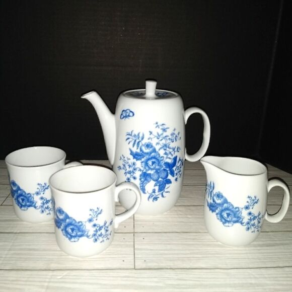 Rhapsody Royal Worcester Coffee Tea Pot & Creamer With 2 Cups Mugs 1975 England - Picture 3 of 12